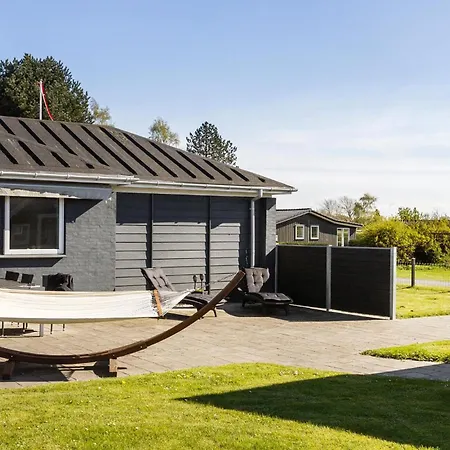 Casa de Férias Three-bedroom In Otterup